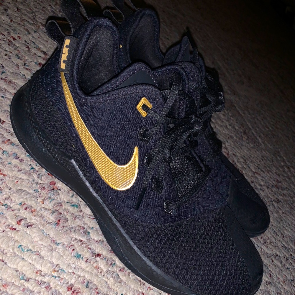 Nike Lebron witness 3, condition 9.5/10 worn once.